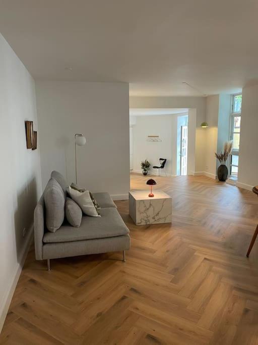 Nyrenoveret Charmerende Lejlighed I Odense C! Apartment Екстериор снимка