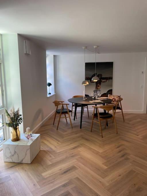 Nyrenoveret Charmerende Lejlighed I Odense C! Apartment Екстериор снимка