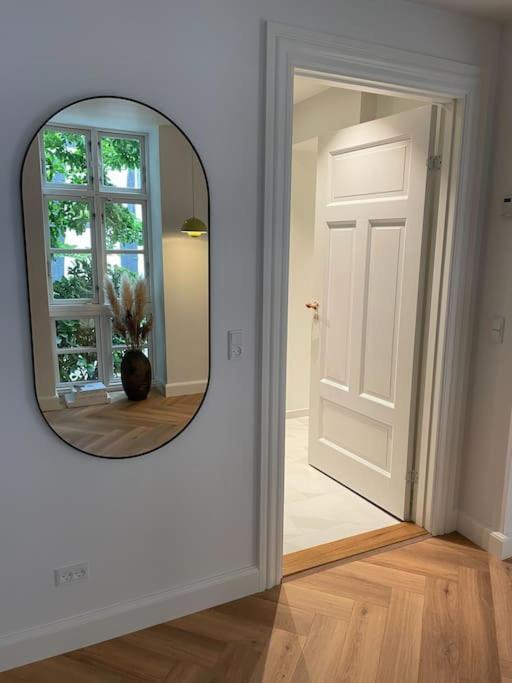 Nyrenoveret Charmerende Lejlighed I Odense C! Apartment Екстериор снимка